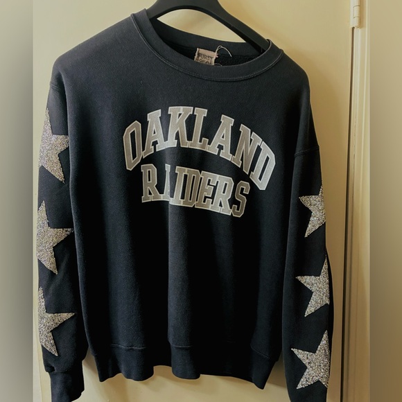 Oakland Raiders sweatshirt featuring star embellishments on the sleeves - Picture 1 of 10
